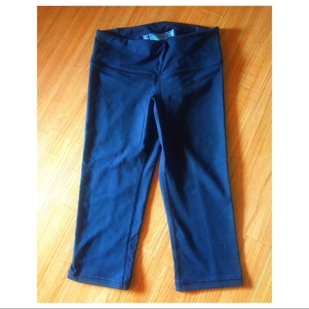 Victoria’s Secret Yoga Capris size S - Picture 3 of 5